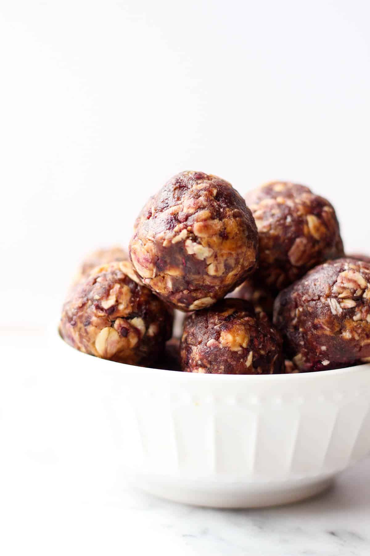 Vegan & gluten free 4 ingredient Peanut Butter & Jelly Energy Balls take your favorite childhood combo & turns it into a healthy & easy on-the-go snack! - Eat the Gains
