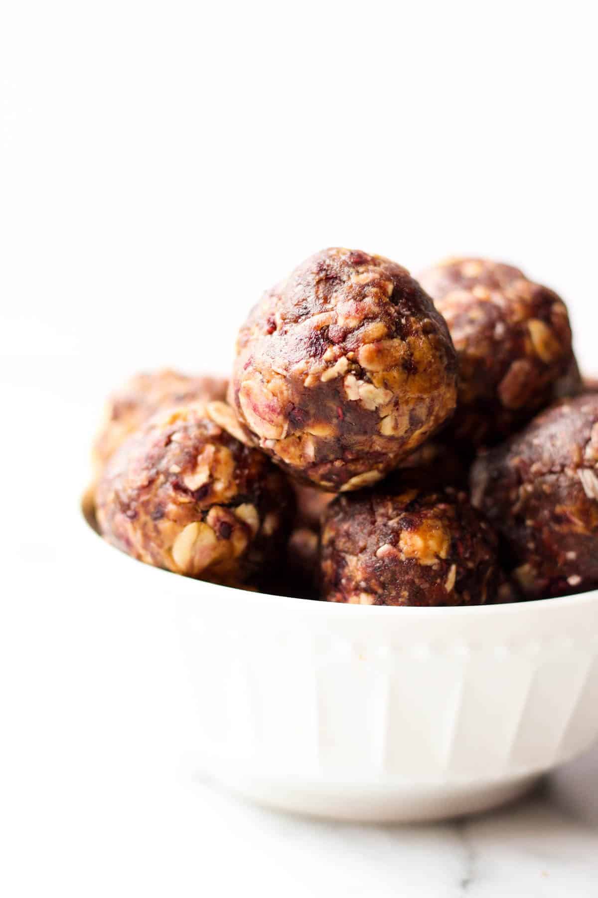 Vegan & gluten free 4 ingredient Peanut Butter & Jelly Energy Balls take your favorite childhood combo & turns it into a healthy & easy on-the-go snack! - Eat the Gains