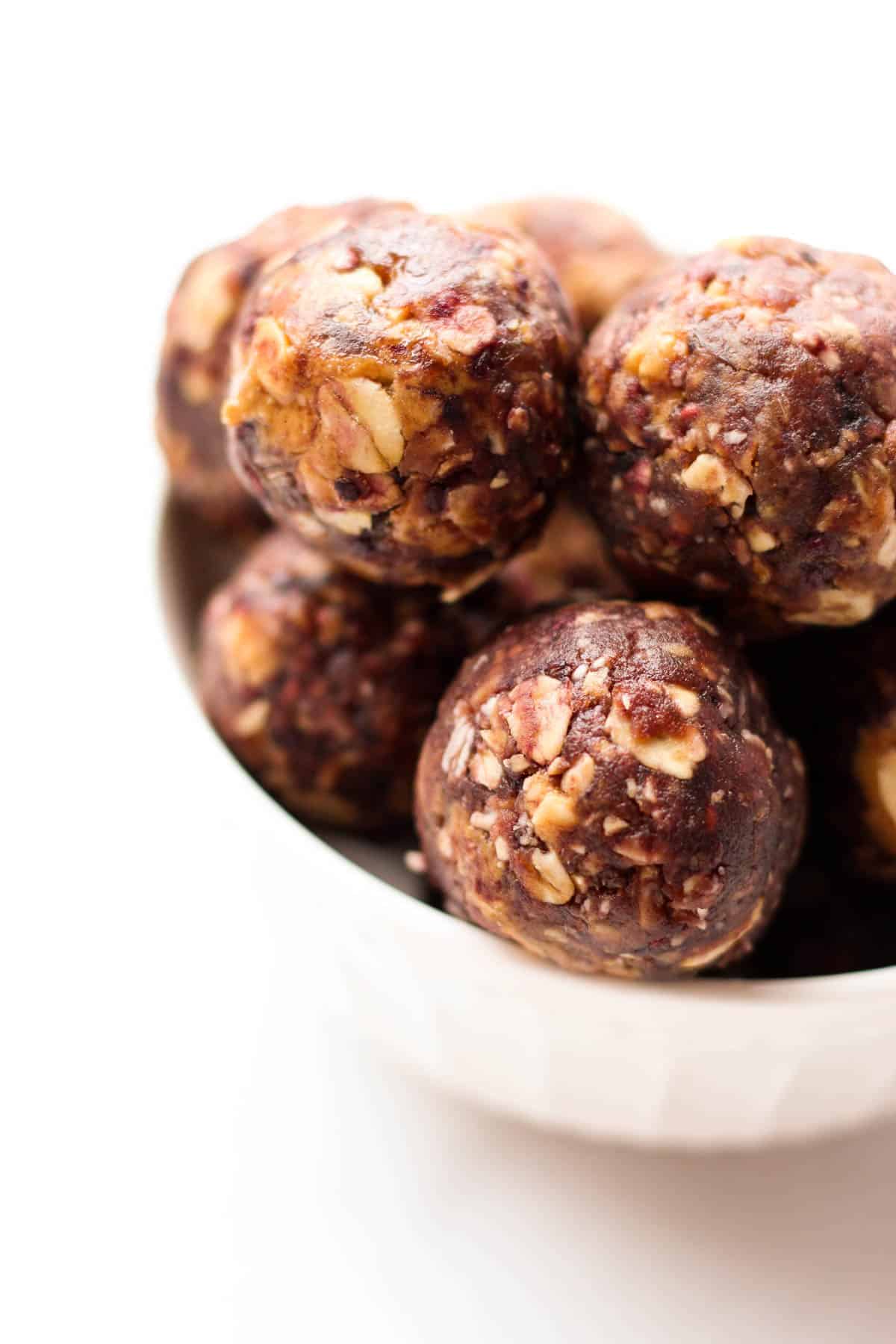 Vegan & gluten free 4 ingredient Peanut Butter & Jelly Energy Balls take your favorite childhood combo & turns it into a healthy & easy on-the-go snack! - Eat the Gains
