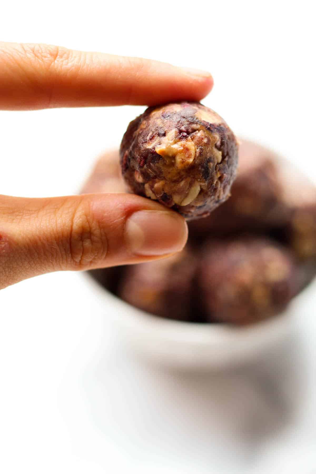 Vegan & gluten free 4 ingredient Peanut Butter & Jelly Energy Balls take your favorite childhood combo & turns it into a healthy & easy on-the-go snack! - Eat the Gains