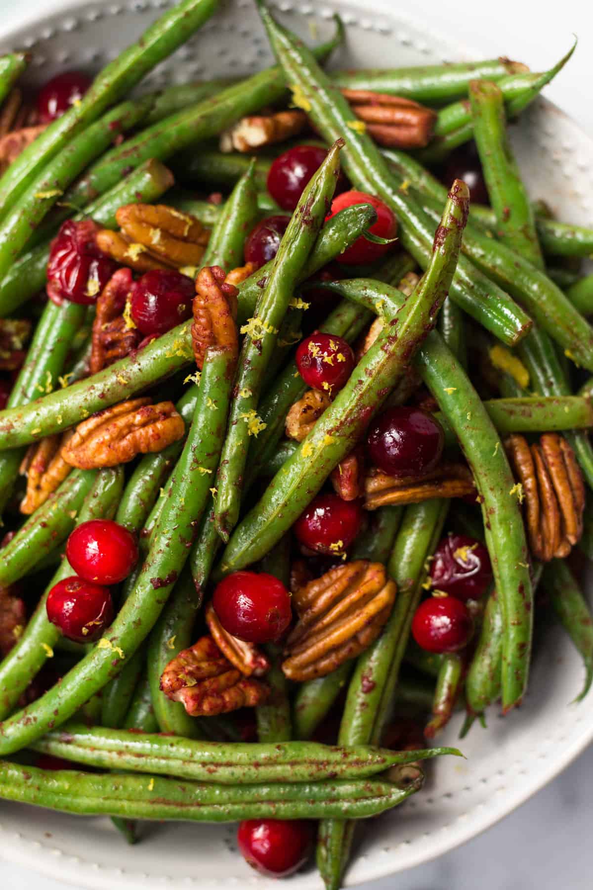 These super easy Paleo Holiday Green Beans come together in less than 10 minutes and make the perfect side to your main course - paleo, vegan, and Whole30 approved too! - Eat the Gains