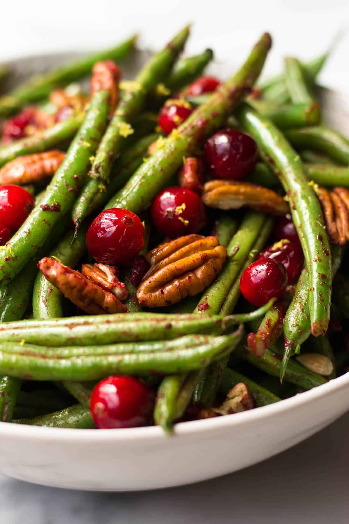 These super easy Paleo Holiday Green Beans come together in less than 10 minutes and make the perfect side to your main course - paleo, vegan, and Whole30 approved too! - Eat the Gains