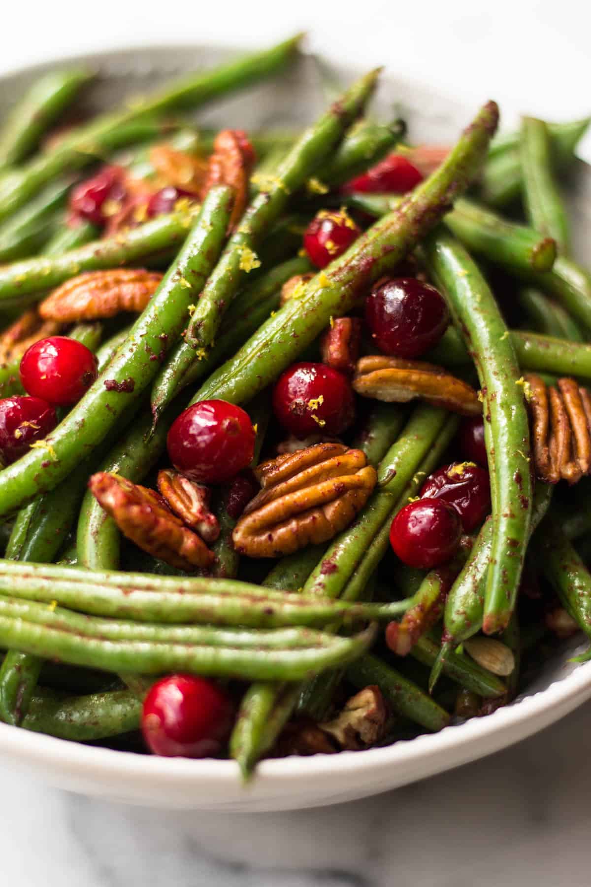 These super easy Paleo Holiday Green Beans come together in less than 10 minutes and make the perfect side to your main course - paleo, vegan, and Whole30 approved too! - Eat the Gains
