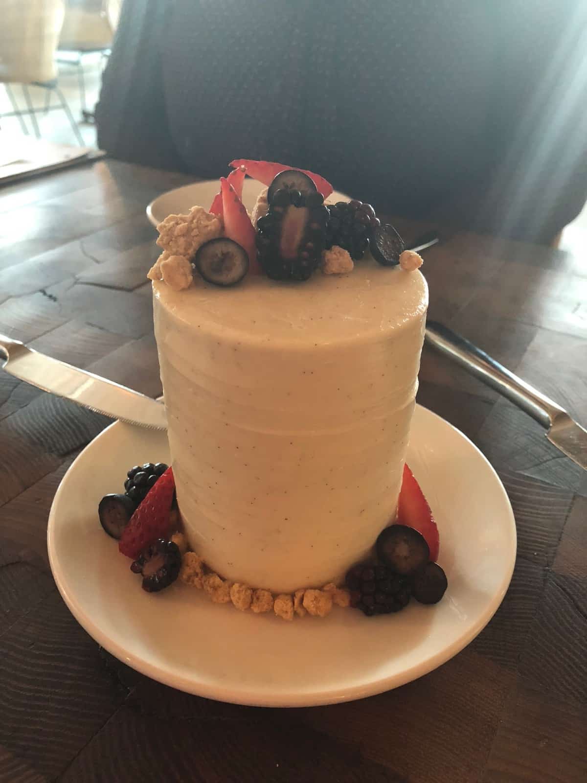 Small wedding cake at wedding tasting