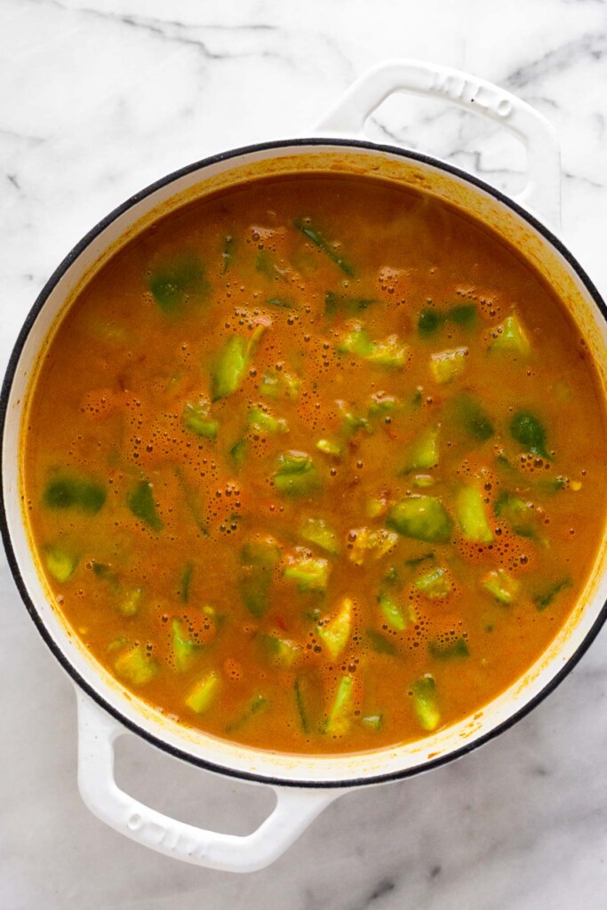 Veggies in broth in white dutch.