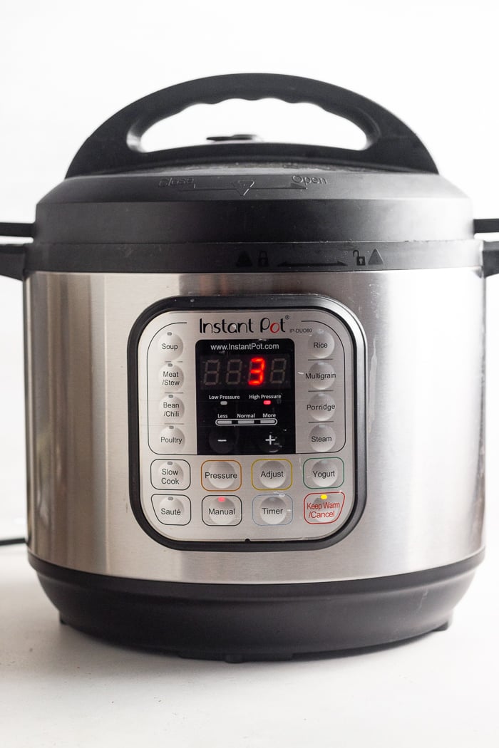 An instant pot that is turned on with the number 3 on it.